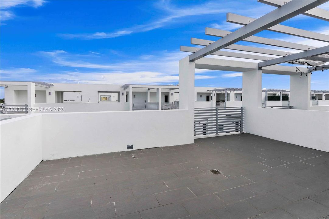 En Venta: $830,000 (4 camas, 3 baños, 2481 Pies cuadrados)