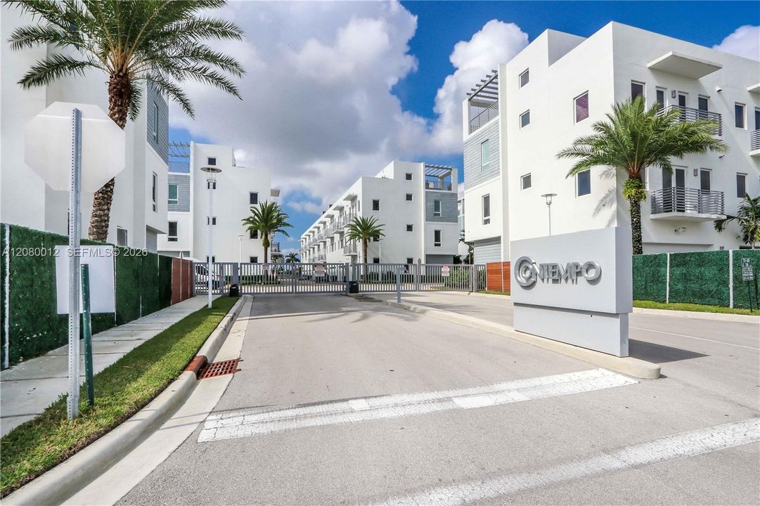 En Venta: $830,000 (4 camas, 3 baños, 2481 Pies cuadrados)