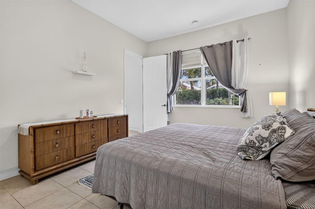 Desirable Split Bedroom Design