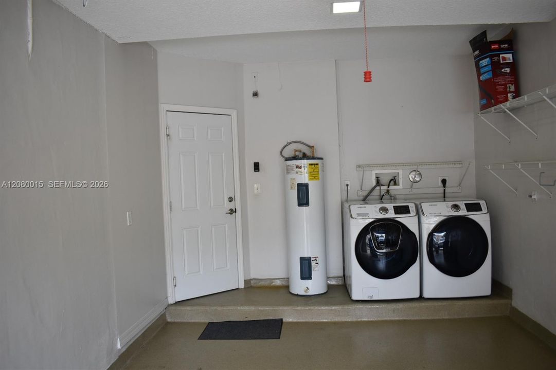 For Sale: $462,500 (2 beds, 2 baths, 1338 Square Feet)
