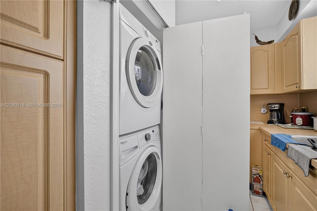 На продажу: $315,000 (2 спален, 2 ванн, 1101 Квадратных фут)