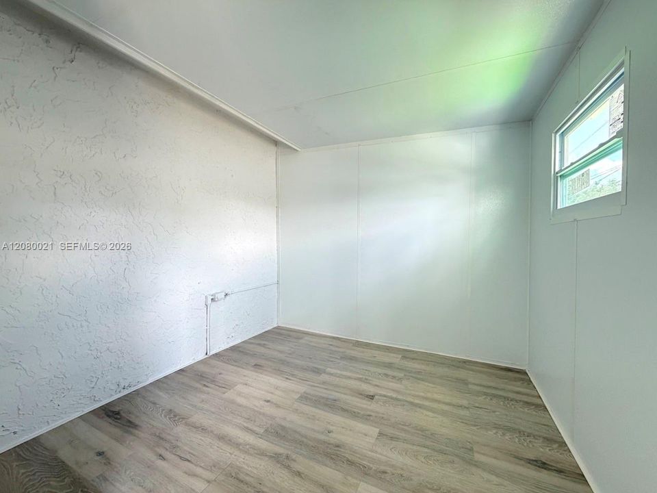 For Rent: $4,690 (4 beds, 2 baths, 1044 Square Feet)