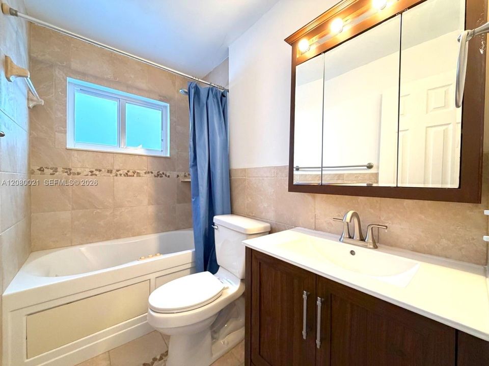 For Rent: $4,690 (4 beds, 2 baths, 1044 Square Feet)