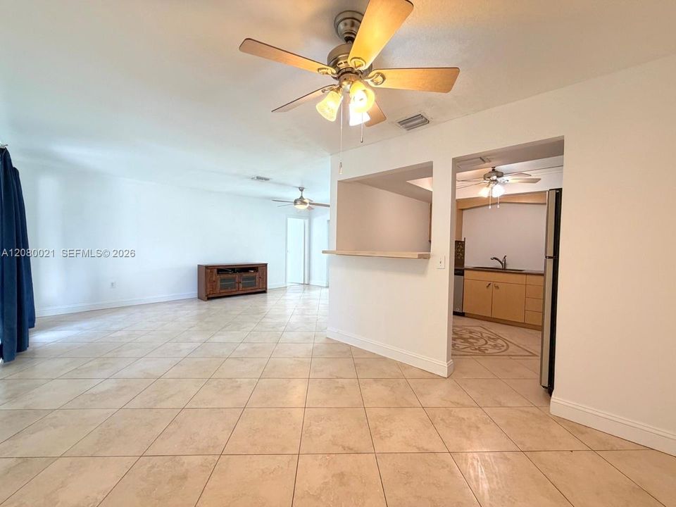 For Rent: $4,690 (4 beds, 2 baths, 1044 Square Feet)
