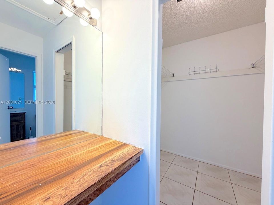 For Rent: $4,690 (4 beds, 2 baths, 1044 Square Feet)