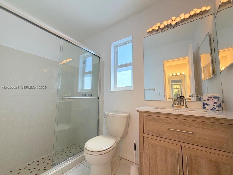 For Rent: $4,690 (4 beds, 2 baths, 1044 Square Feet)
