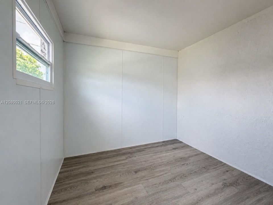 For Rent: $4,690 (4 beds, 2 baths, 1044 Square Feet)