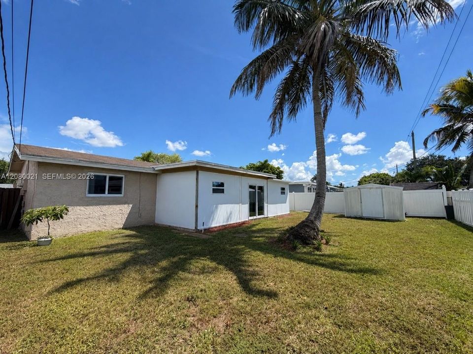 For Rent: $4,690 (4 beds, 2 baths, 1044 Square Feet)