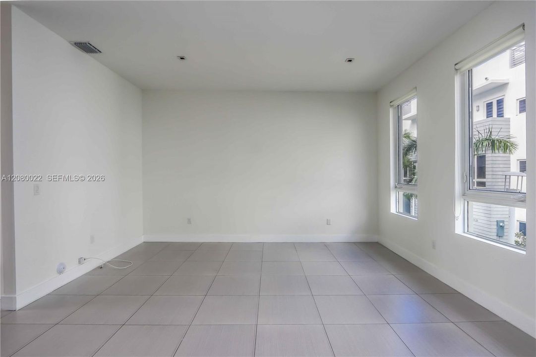 En Venta: $810,000 (4 camas, 3 baños, 2335 Pies cuadrados)