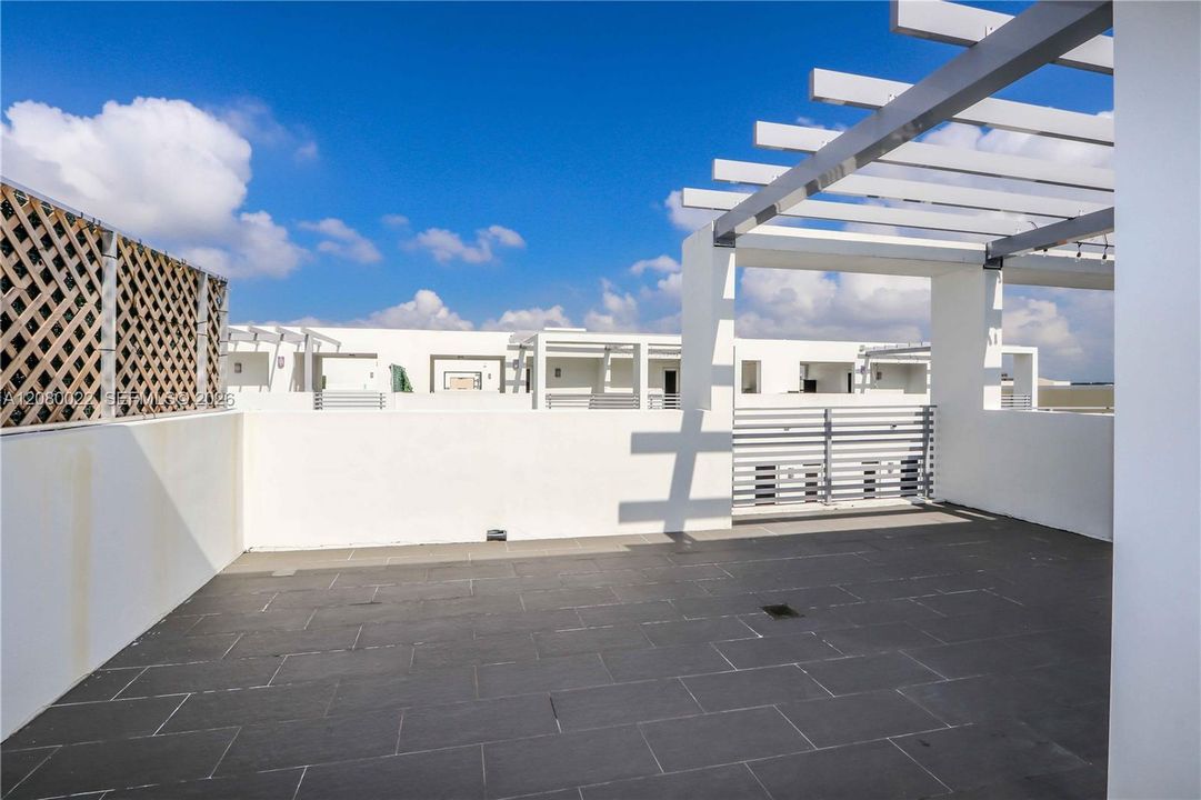 En Venta: $810,000 (4 camas, 3 baños, 2335 Pies cuadrados)