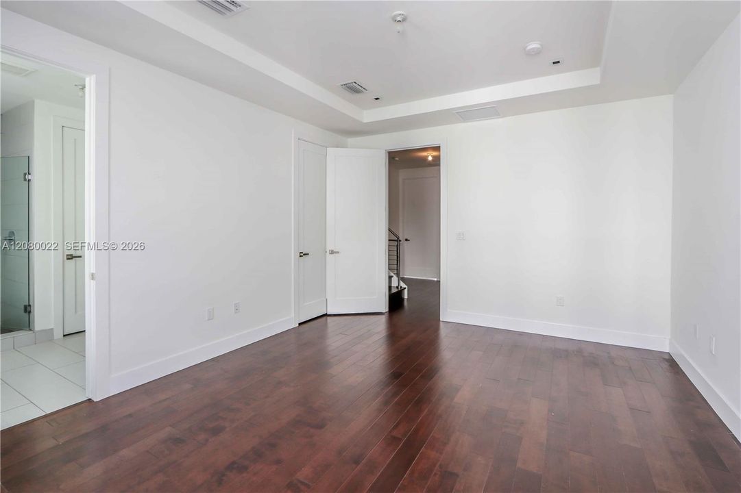 En Venta: $810,000 (4 camas, 3 baños, 2335 Pies cuadrados)