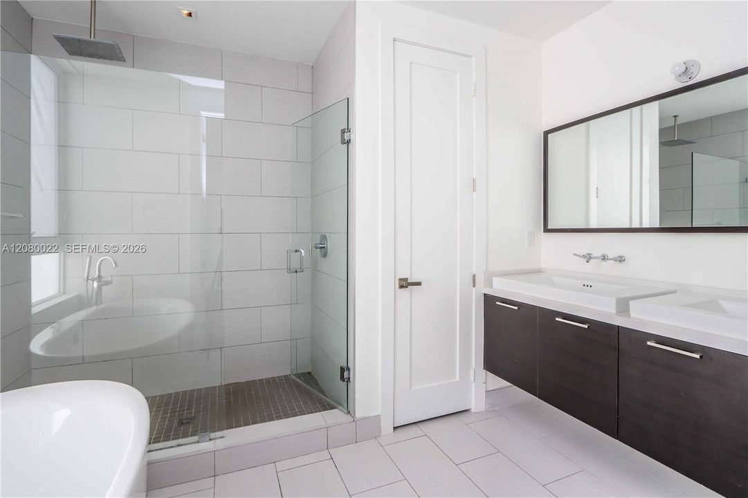 En Venta: $810,000 (4 camas, 3 baños, 2335 Pies cuadrados)