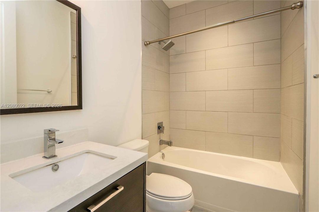 En Venta: $810,000 (4 camas, 3 baños, 2335 Pies cuadrados)