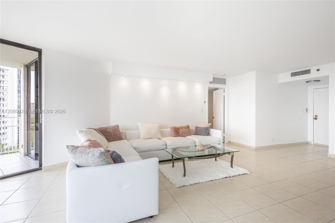 For Rent: $48,000 (2 beds, 2 baths, 1312 Square Feet)