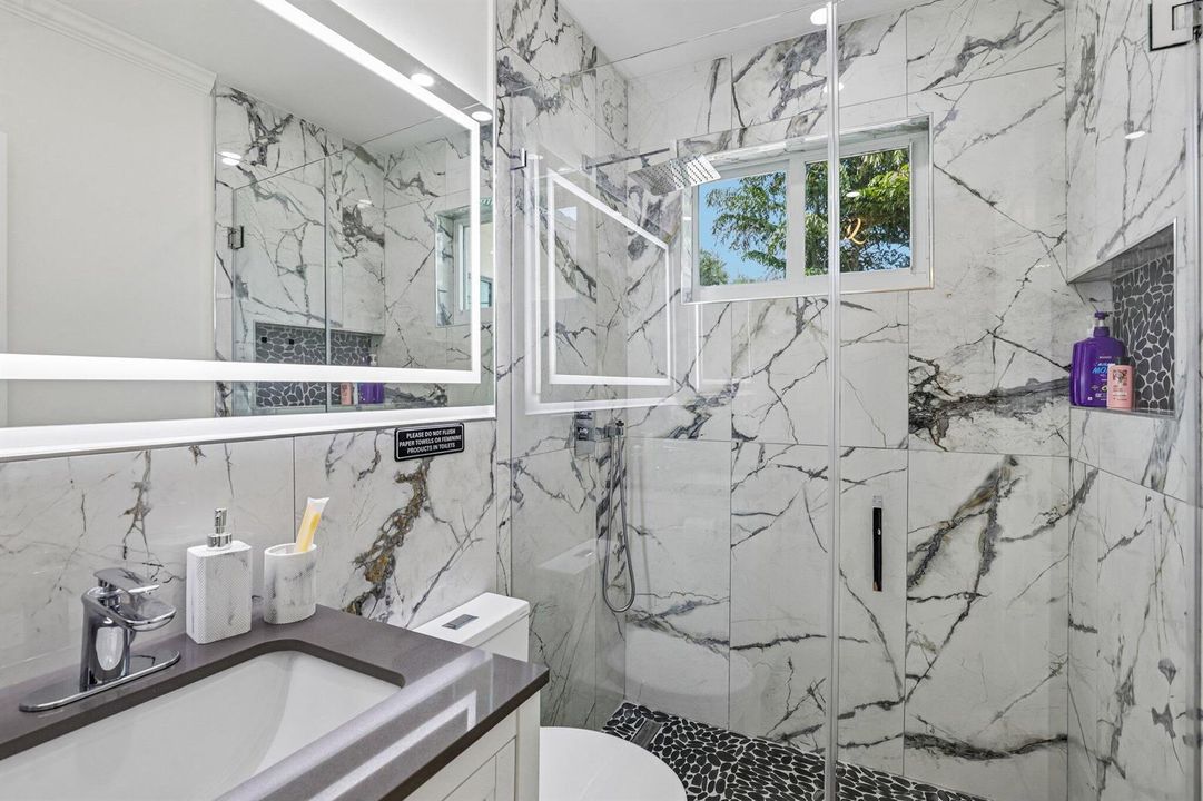 27-web-or-mls-NE 18th St-S0109-027
