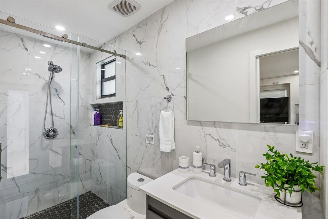 36-web-or-mls-NE 18th St-S0109-036
