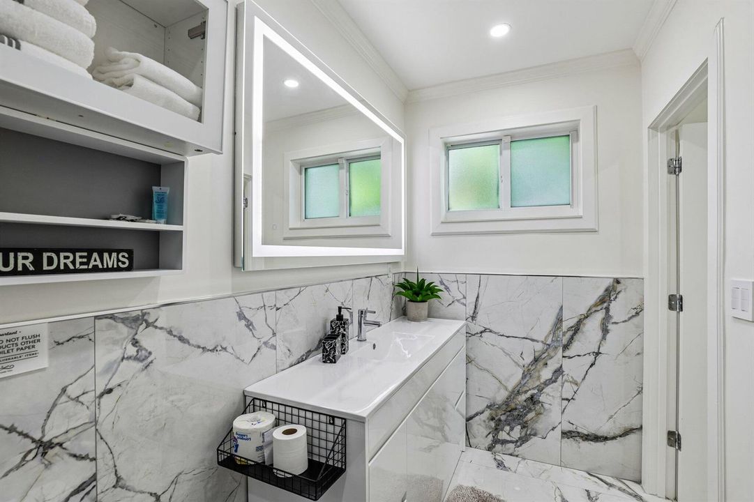 24-web-or-mls-NE 18th St-S0109-024