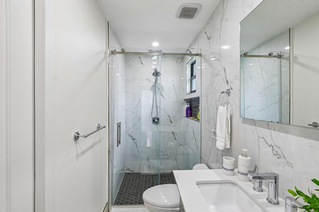 35-web-or-mls-NE 18th St-S0109-035