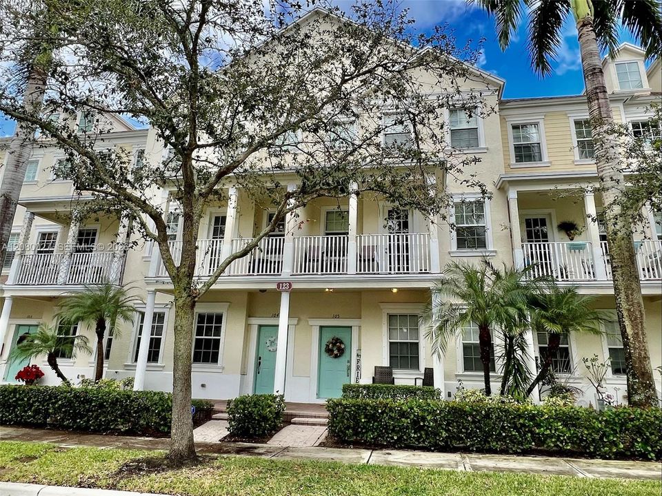 For Sale: $457,500 (3 beds, 2 baths, 1897 Square Feet)