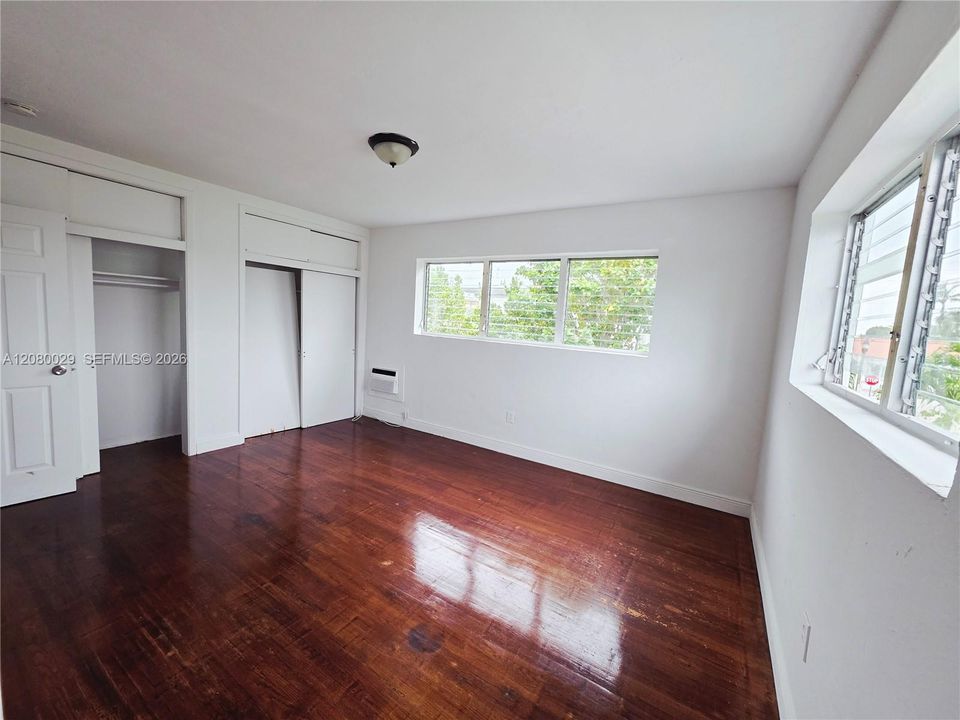 For Rent: $2,650 (3 beds, 2 baths, 4886 Square Feet)