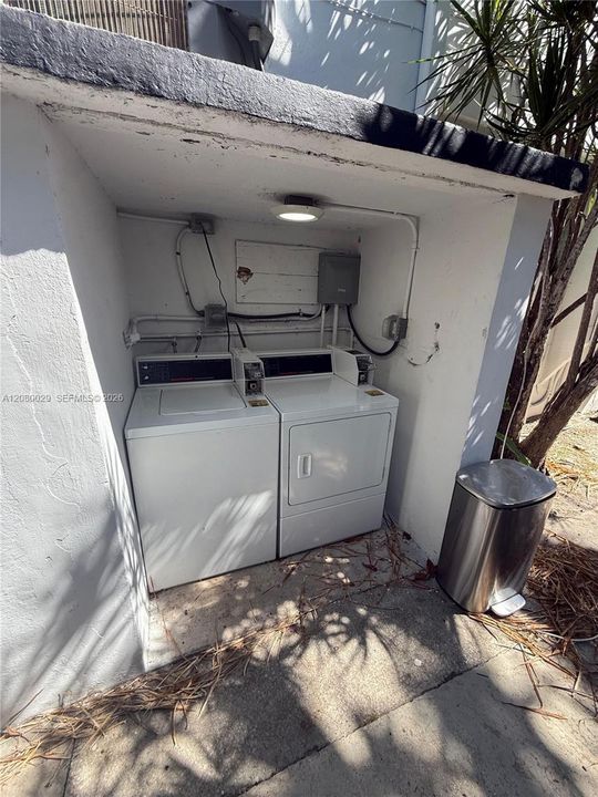 For Rent: $2,650 (3 beds, 2 baths, 4886 Square Feet)