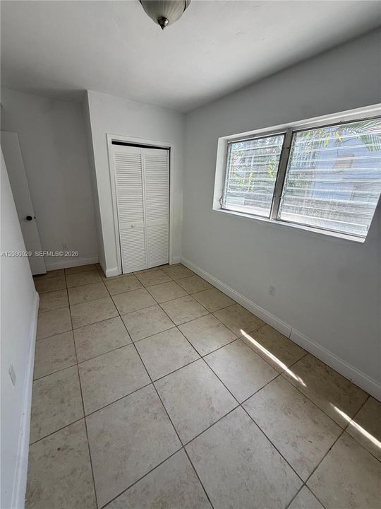 For Rent: $2,650 (3 beds, 2 baths, 4886 Square Feet)