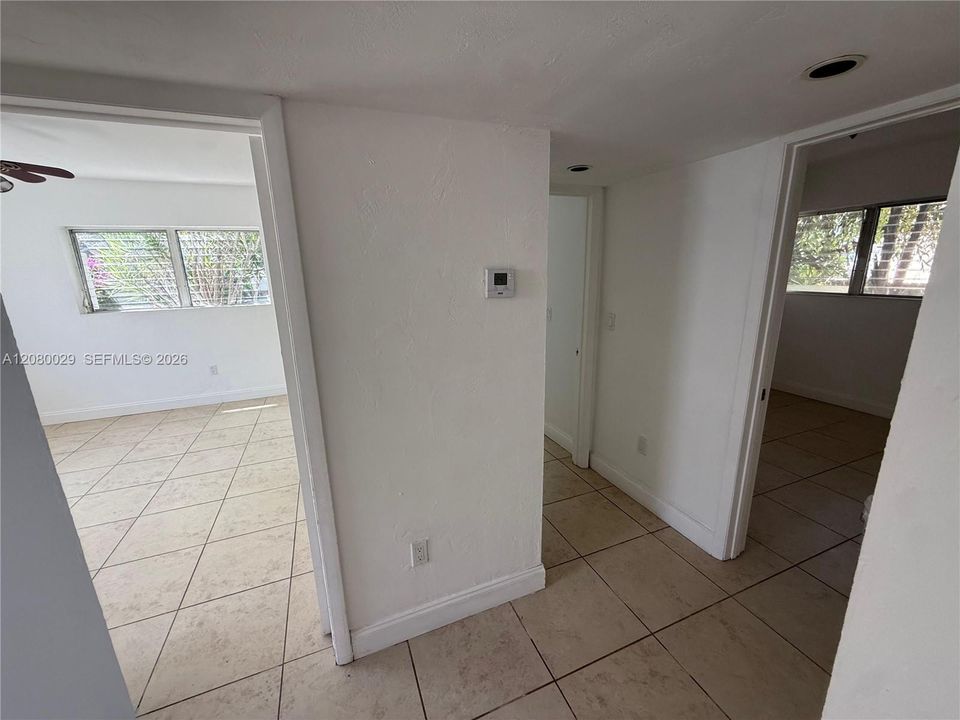 For Rent: $2,650 (3 beds, 2 baths, 4886 Square Feet)