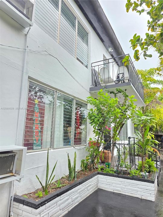 For Rent: $2,650 (3 beds, 2 baths, 4886 Square Feet)