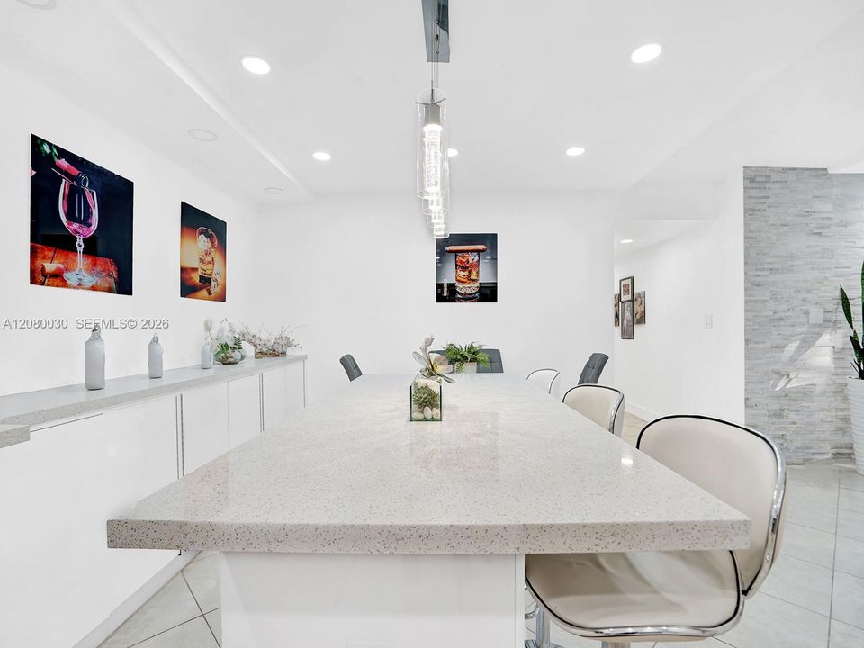 На продажу: $385,999 (3 спален, 2 ванн, 1700 Квадратных фут)