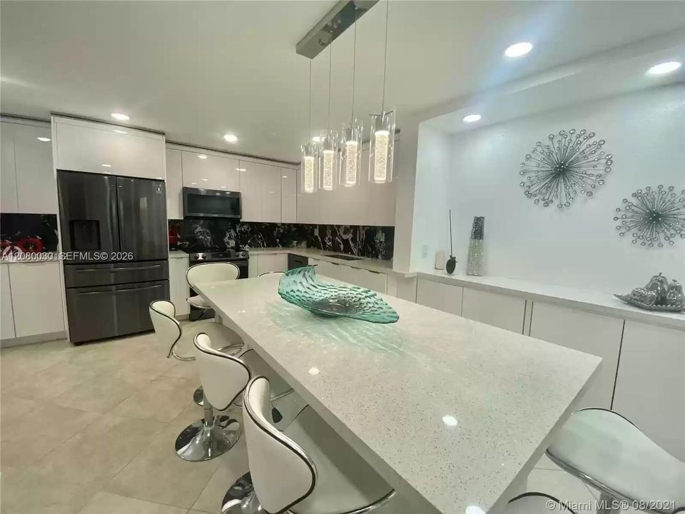На продажу: $385,999 (3 спален, 2 ванн, 1700 Квадратных фут)
