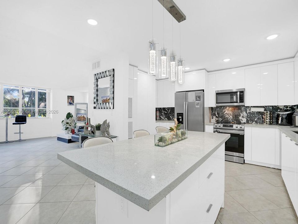 На продажу: $385,999 (3 спален, 2 ванн, 1700 Квадратных фут)