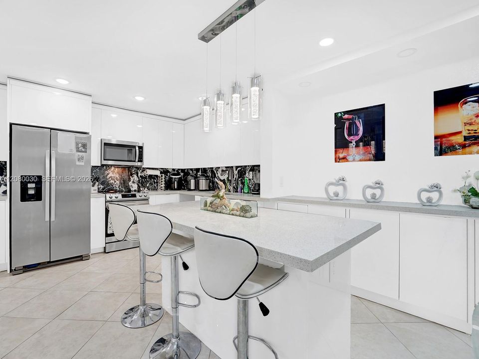 На продажу: $385,999 (3 спален, 2 ванн, 1700 Квадратных фут)