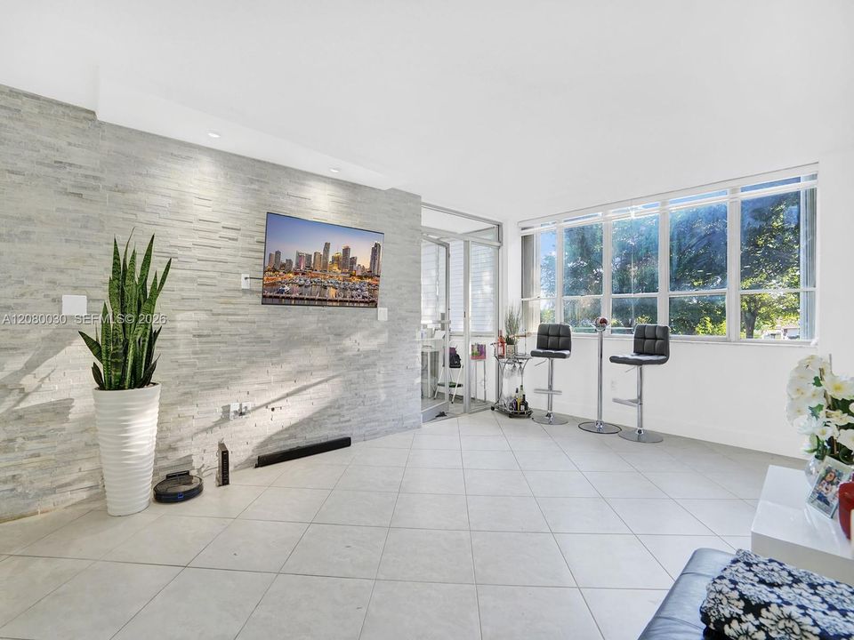 На продажу: $385,999 (3 спален, 2 ванн, 1700 Квадратных фут)