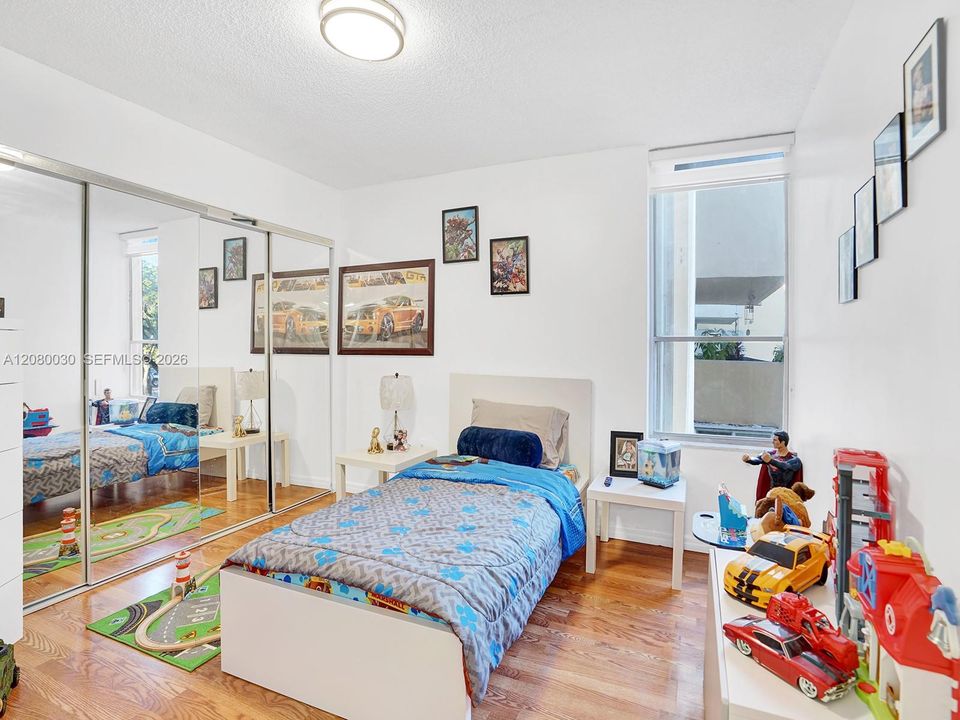 На продажу: $385,999 (3 спален, 2 ванн, 1700 Квадратных фут)