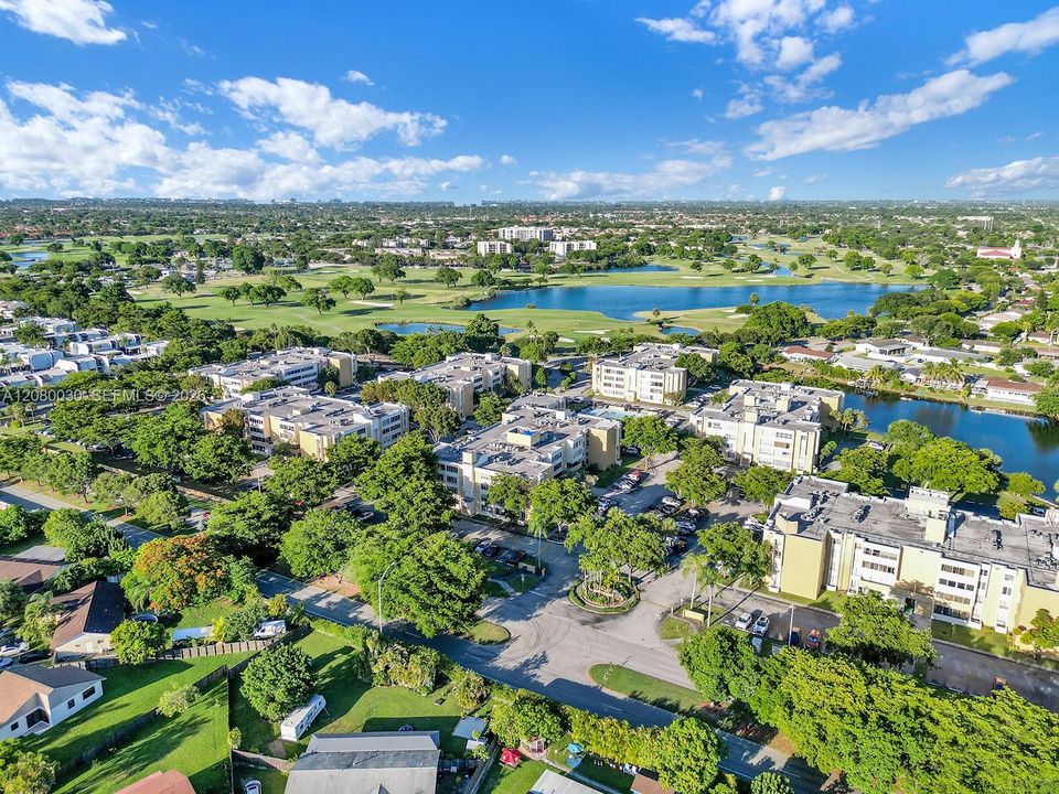 На продажу: $385,999 (3 спален, 2 ванн, 1700 Квадратных фут)