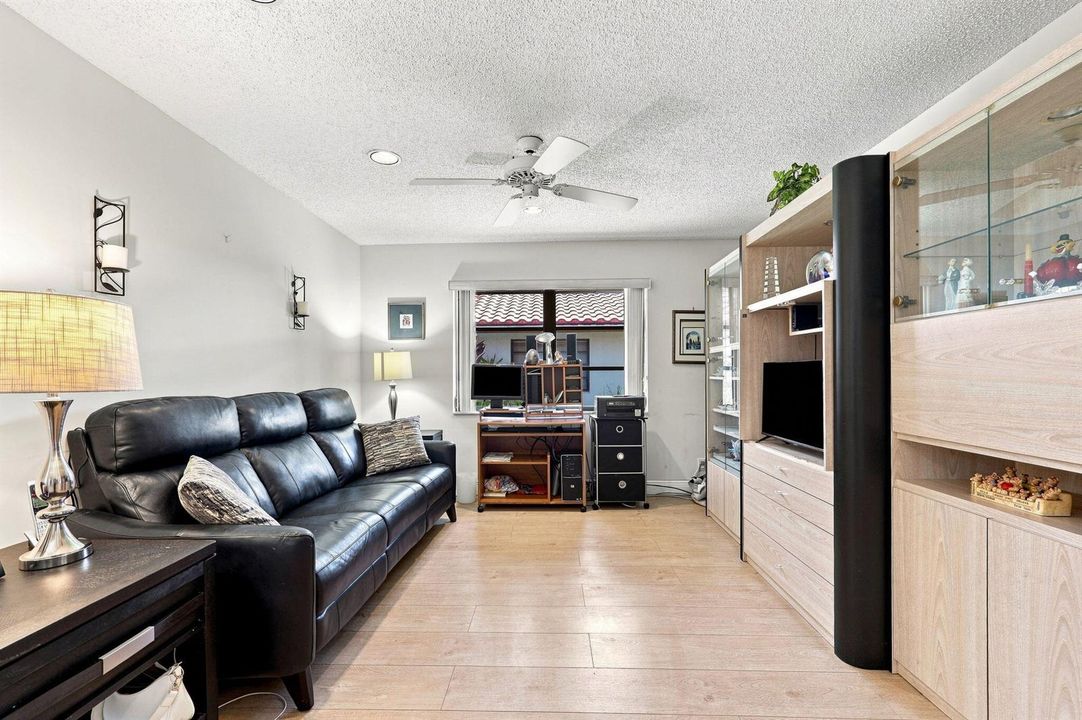 10-009_F8_6013 Sunny Pointe Cir
