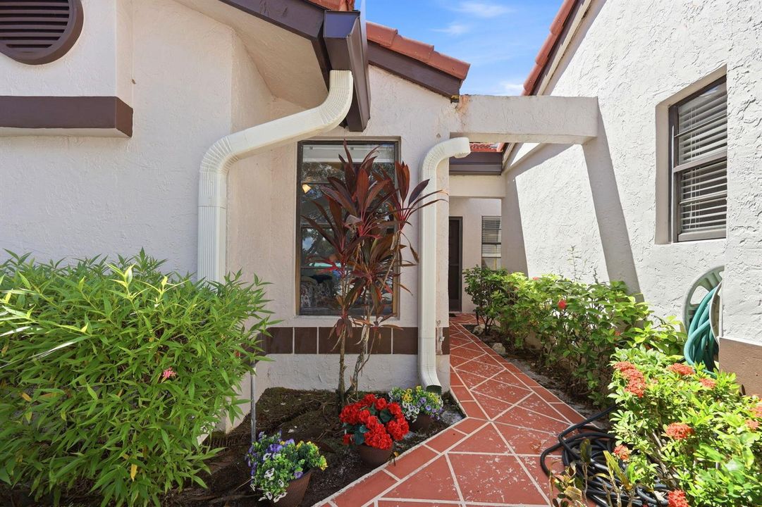 5-004_F8_6013 Sunny Pointe Cir