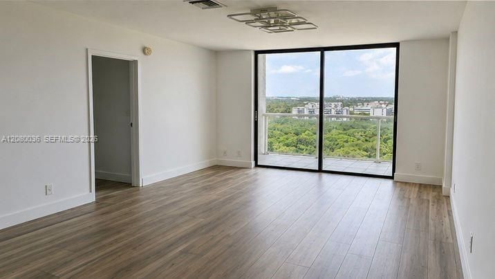 В аренду: $2,700 (2 спален, 2 ванн, 1310 Квадратных фут)