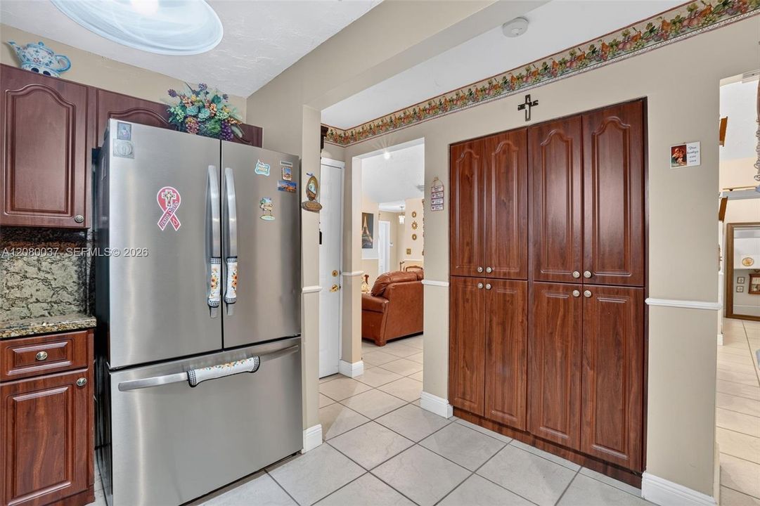For Sale: $599,000 (3 beds, 2 baths, 1420 Square Feet)