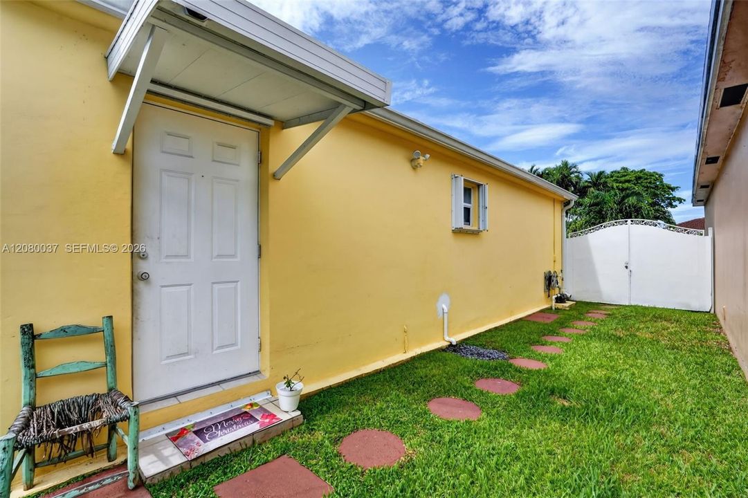 For Sale: $599,000 (3 beds, 2 baths, 1420 Square Feet)