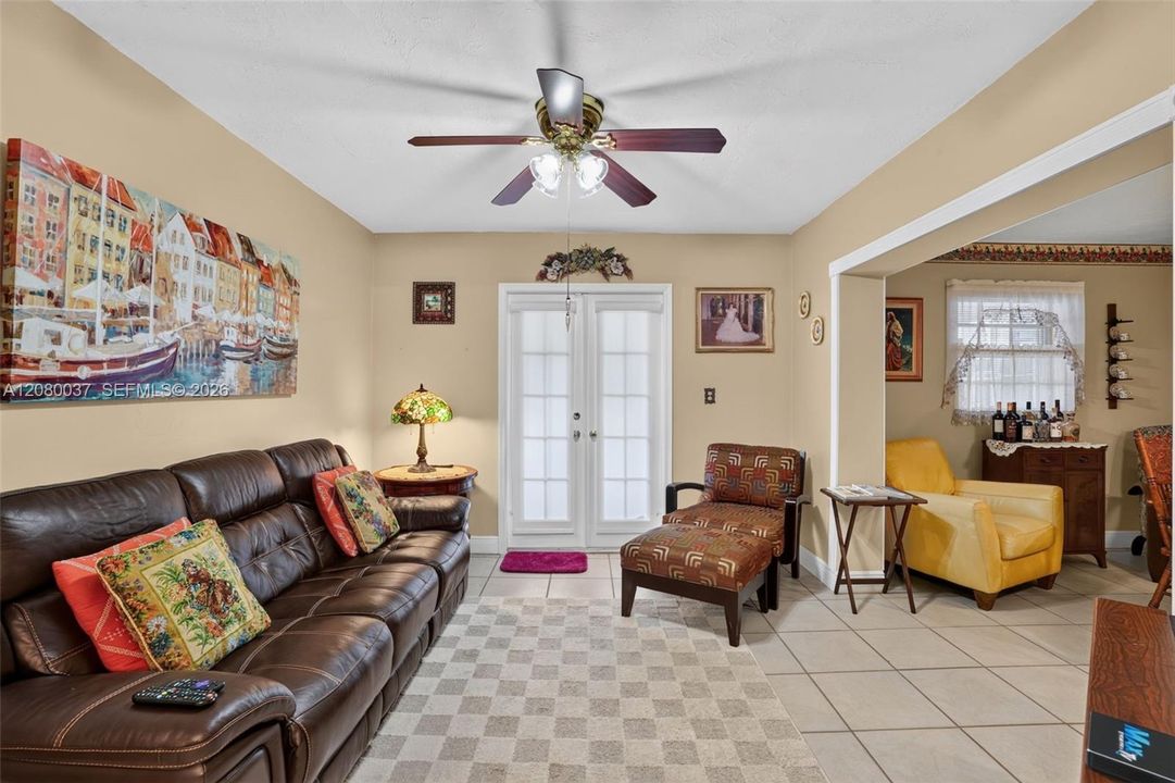 For Sale: $599,000 (3 beds, 2 baths, 1420 Square Feet)