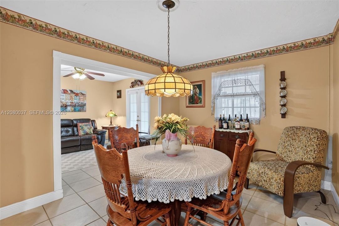 For Sale: $599,000 (3 beds, 2 baths, 1420 Square Feet)