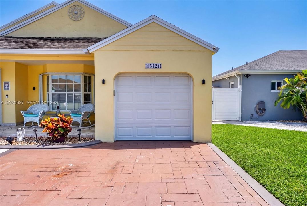For Sale: $599,000 (3 beds, 2 baths, 1420 Square Feet)