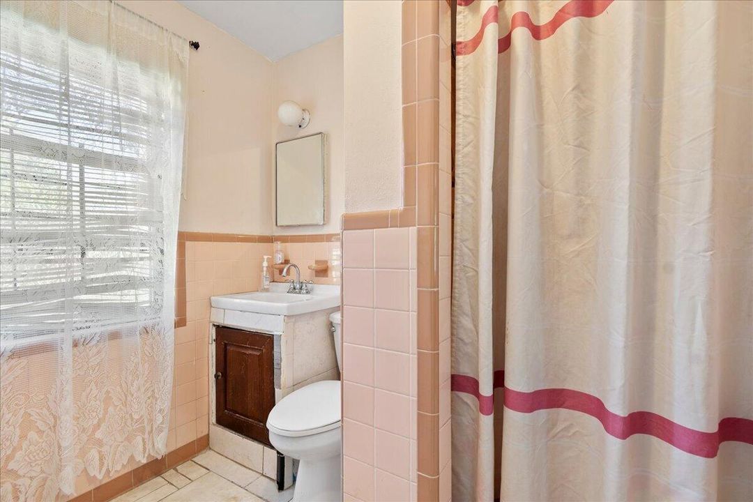Master bathroom1