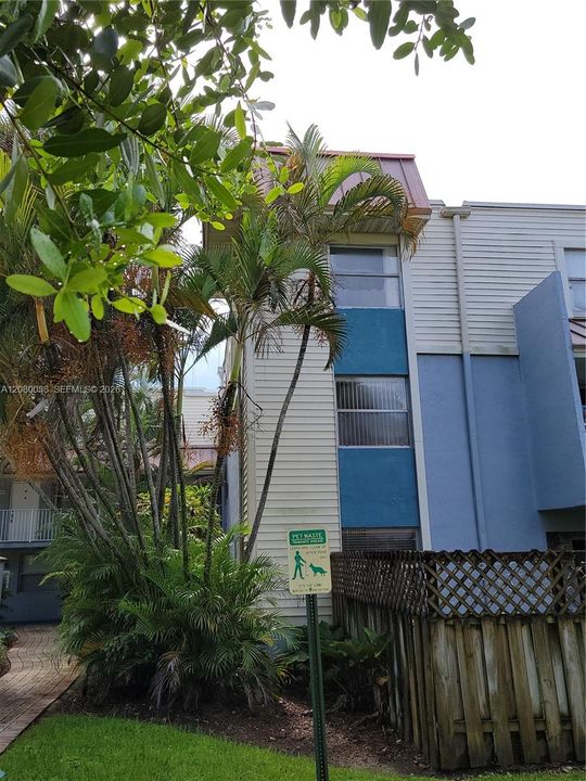 For Sale: $335,700 (2 beds, 1 baths, 1012 Square Feet)