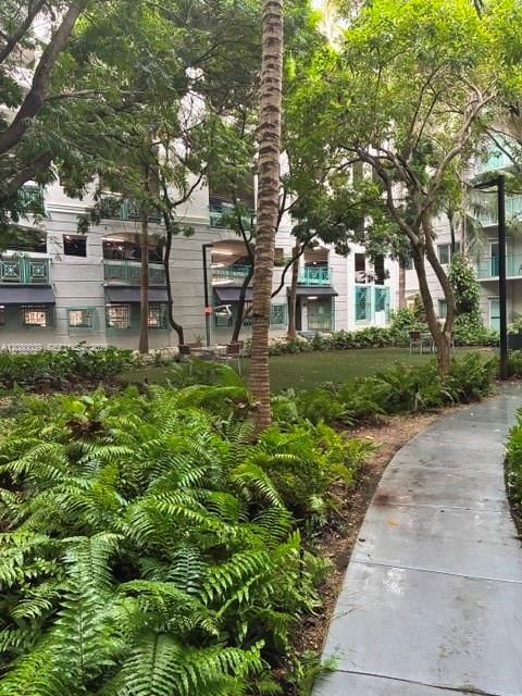 For Rent: $2,200 (1 beds, 1 baths, 720 Square Feet)