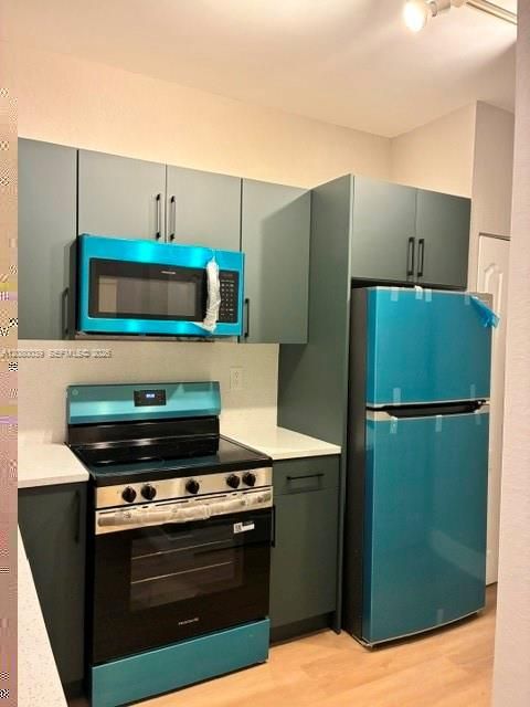 For Rent: $2,200 (1 beds, 1 baths, 720 Square Feet)