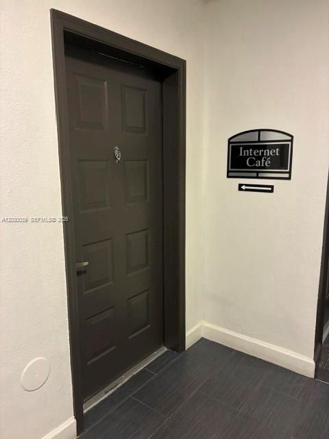 For Rent: $2,200 (1 beds, 1 baths, 720 Square Feet)