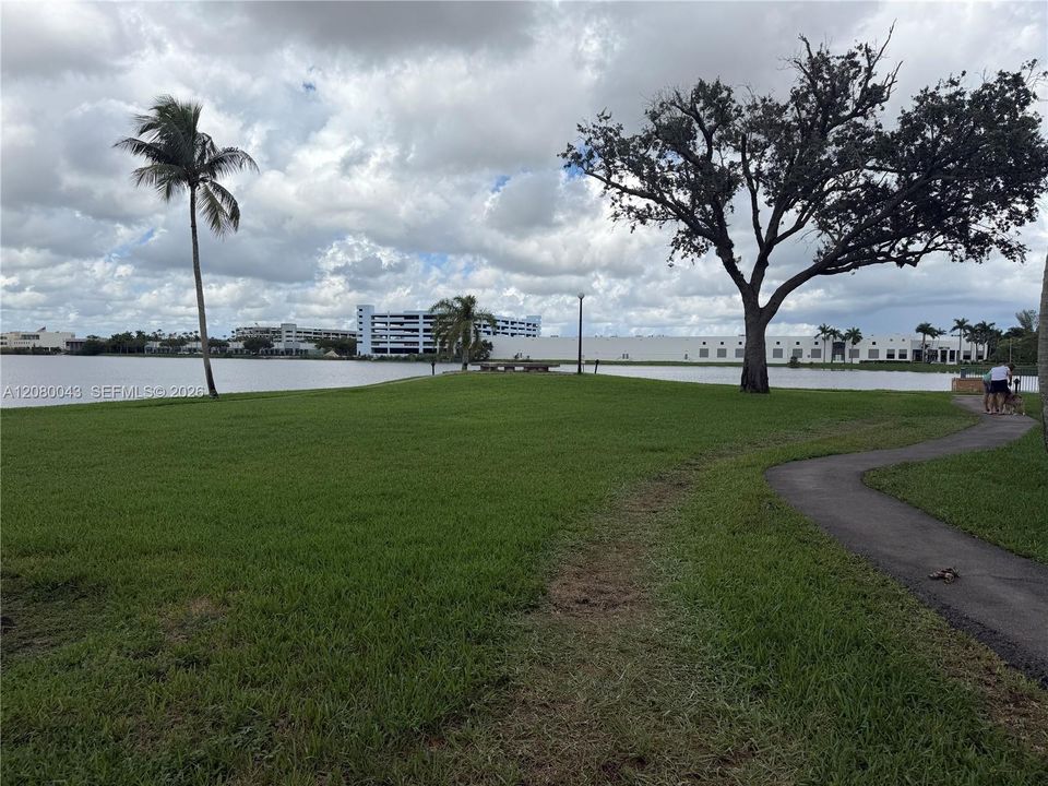 Walking/jogging trail and quiet area