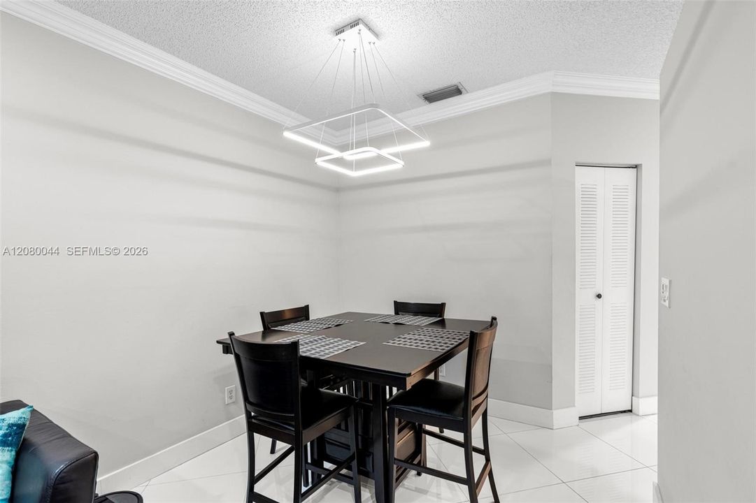 En Venta: $434,900 (2 camas, 2 baños, 1169 Pies cuadrados)